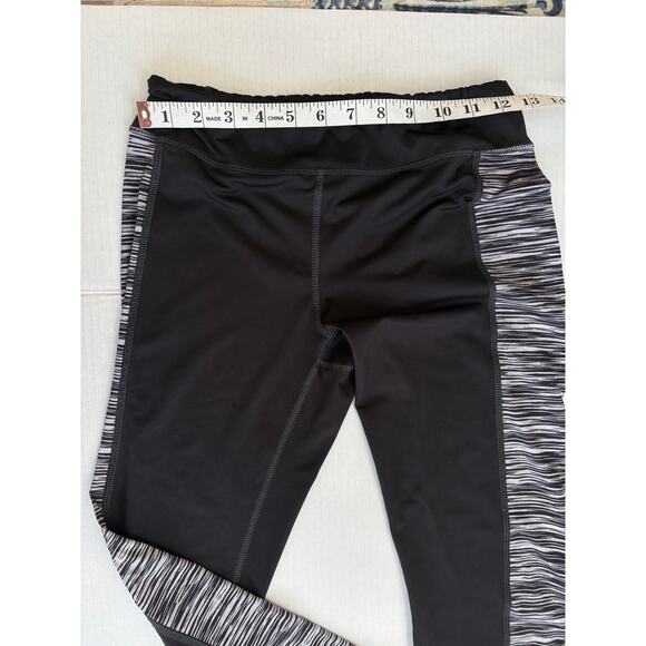 Bundle of 4 Small Offline by Aerie & Zone Pro Leggings with 2 Reebok t shirts - Picture 8 of 10